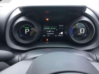 Toyota Yaris 1.5 Hybrid Design 5dr CVT