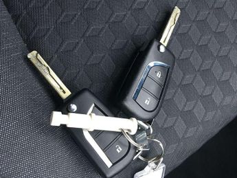 Toyota Yaris 1.5 Hybrid Design 5dr CVT