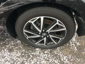 Toyota Yaris 1.5 Hybrid Design 5dr CVT