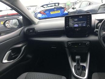 Toyota Yaris 1.5 Hybrid Design 5dr CVT