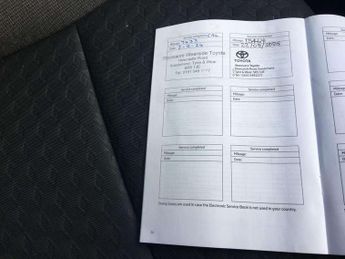 Toyota Yaris 1.5 Hybrid Design 5dr CVT