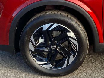 Nissan Qashqai 1.3 DiG-T MH 158 N-Connecta 5dr Xtronic