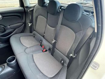 MINI Hatchback 5dr 1.5 Cooper Classic 5dr Auto