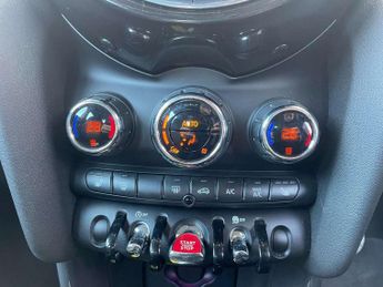 MINI Hatchback 5dr 1.5 Cooper Classic 5dr Auto