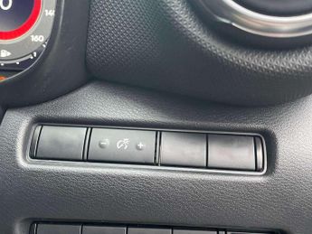 Nissan Juke 1.0 DiG-T N-Connecta 5dr DCT