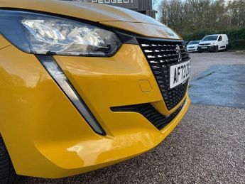 Peugeot 208 1.2 PureTech 100 Allure Premium + 5dr EAT8