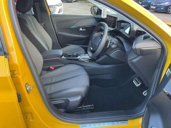 Peugeot 208 1.2 PureTech 100 Allure Premium + 5dr EAT8