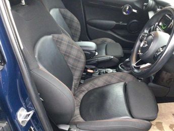 MINI Hatchback 5dr 1.5 Cooper Seven 5dr Auto