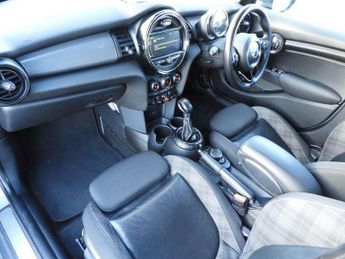 MINI Hatchback 5dr 1.5 Cooper 5dr Auto