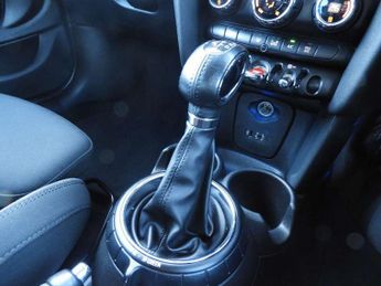 MINI Hatchback 5dr 1.5 Cooper 5dr Auto