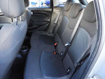 MINI Hatchback 5dr 1.5 Cooper 5dr Auto
