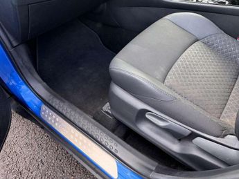 Toyota C-HR 1.8 Hybrid Design 5dr CVT