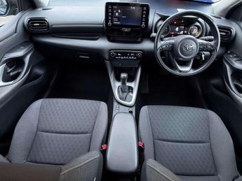Toyota Yaris 1.5 Hybrid Design 5dr CVT