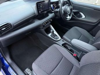 Toyota Yaris 1.5 Hybrid Design 5dr CVT