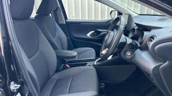 Toyota Yaris 1.5 Hybrid Design 5dr CVT