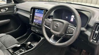 Volvo XC40 2.0 B3P Plus Dark 5dr Auto