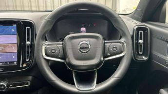 Volvo XC40 2.0 B3P Plus Dark 5dr Auto