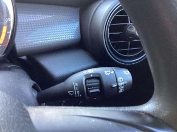 MINI Hatchback 5dr 1.5 Cooper II 5dr Auto