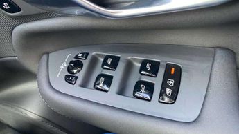 Volvo XC90 2.0 B5P Plus Dark 5dr AWD Geartronic