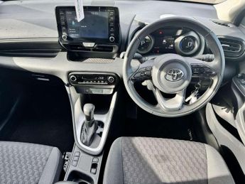 Toyota Yaris 1.5 Hybrid Design 5dr CVT