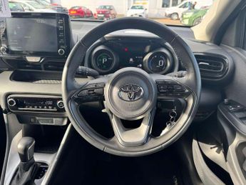 Toyota Yaris 1.5 Hybrid Design 5dr CVT