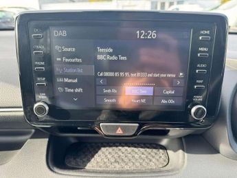 Toyota Yaris 1.5 Hybrid Design 5dr CVT