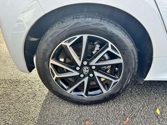 Toyota Yaris 1.5 Hybrid Design 5dr CVT
