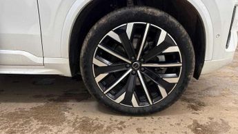 Volvo XC90 2.0 B5P Plus Dark 5dr AWD Geartronic