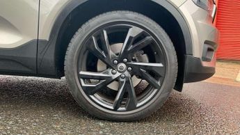 Volvo XC40 2.0 B5P R DESIGN Pro 5dr AWD Auto