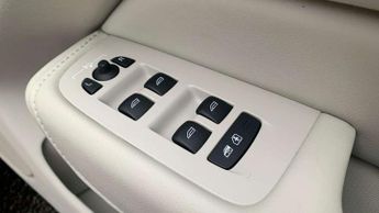 Volvo XC60 2.0 B4D Plus Dark 5dr AWD Geartronic