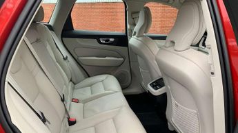 Volvo XC60 2.0 B4D Plus Dark 5dr AWD Geartronic