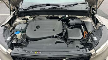 Volvo XC40 2.0 B4P Ultimate Dark 5dr Auto