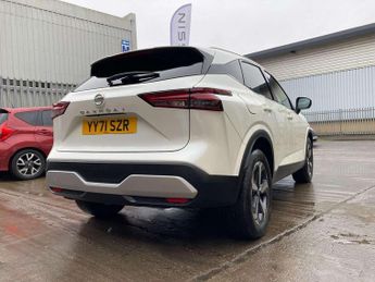 Nissan Qashqai 1.3 DiG-T MH 158 Premiere Edition 5dr Xtronic