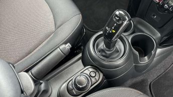 MINI Hatchback 5dr 1.5 Cooper Classic 5dr Auto