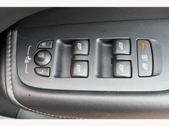 Volvo XC60 2.0 B5P Ultimate Dark 5dr AWD Geartronic