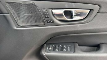 Volvo XC60 2.0 B5P Plus Dark 5dr AWD Geartronic