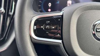 Volvo XC60 2.0 B5P Plus Dark 5dr AWD Geartronic