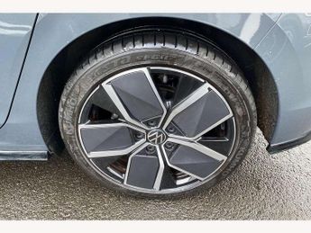 Volkswagen Golf 1.5 eTSI 150 R-Line 5dr DSG