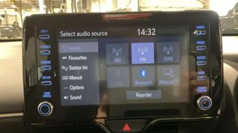 Toyota Yaris 1.5 Hybrid Design 5dr CVT