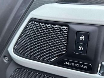 Land Rover Defender 3.0 D250 X-Dynamic HSE 90 3dr Auto