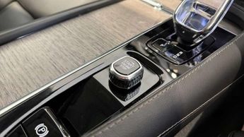 Volvo XC90 2.0 B5P Ultimate Dark 5dr AWD Geartronic