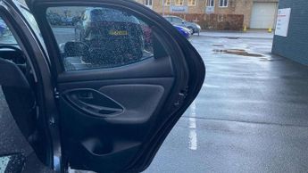 Toyota Yaris 1.5 Hybrid Design 5dr CVT