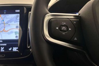 Volvo XC40 2.0 B4P Inscription 5dr Auto