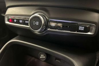 Volvo XC40 2.0 B4P Inscription 5dr Auto