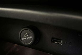 Volvo XC40 2.0 B4P Inscription 5dr Auto