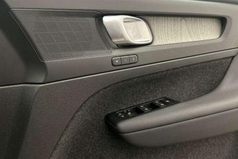 Volvo XC40 2.0 B4P Inscription 5dr Auto