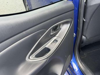 Toyota Yaris 1.5 Hybrid Design 5dr CVT