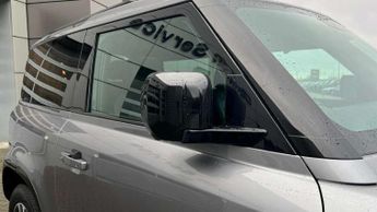 Land Rover Defender 2.0 P300 X-Dynamic SE 90 3dr Auto