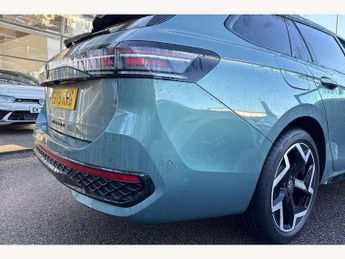 Volkswagen Passat Estate 1.5 eTSI R-Line 5dr DSG