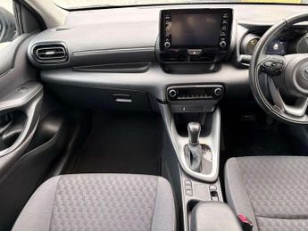 Toyota Yaris 1.5 Hybrid Design 5dr CVT
